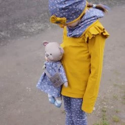 Teddy Anziehpuppe Nähen Mit Cut & Sew Stoffpaneel "Dress Me Bestie" BETSY BÄR -Kullaloo french terry angezogen blumen auf blau 4 farbanpassung