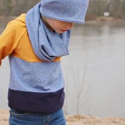 French Terry Punkte Blau – 0,5m 13 French Terry Punkte Blau – 0,5m -Kullaloo french terry angezogen puenktchen 1 farbanpassung